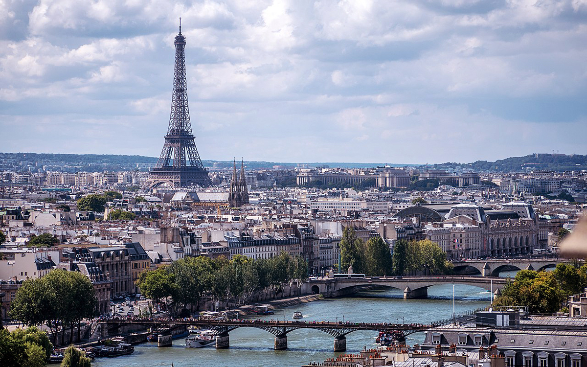 La_Tour_Eiffel_vue_de_la_Tour_Saint-Jacques,_Paris_août_2014_(2).jpg